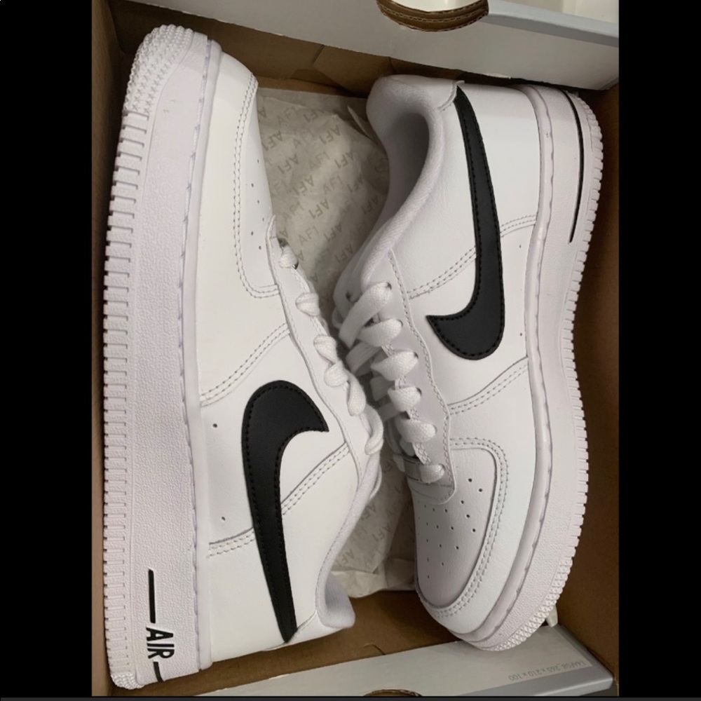 Air Force 1’s GS ‘white black’ - in great condition -